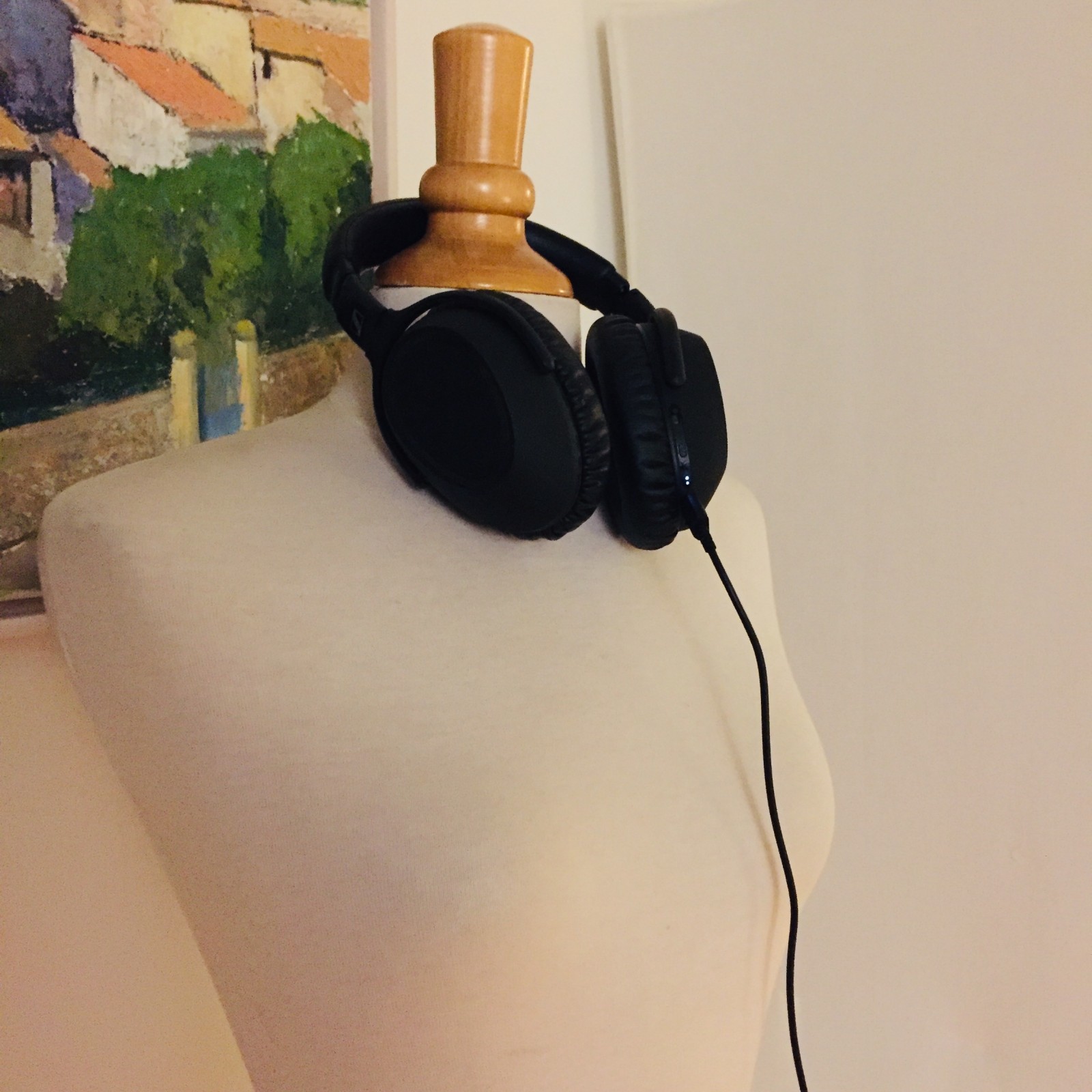 Schneiderpuppe mit Kopfhörern