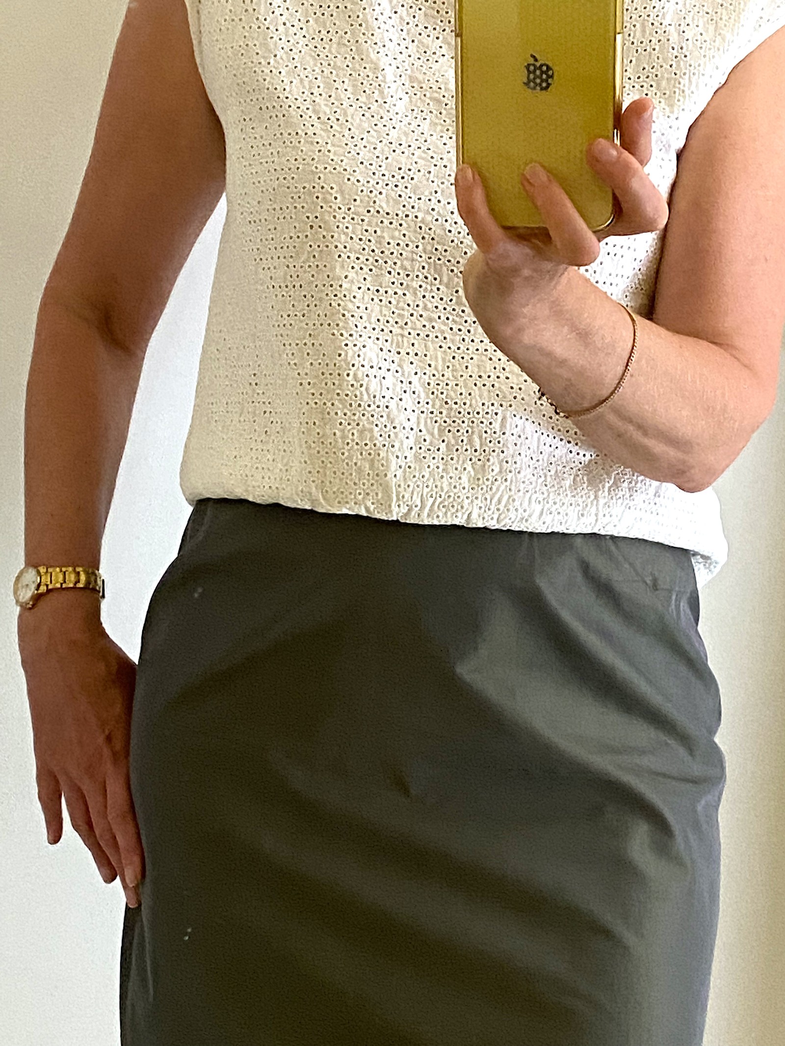 Oberteil mit Tunnelzug eingeschlagen